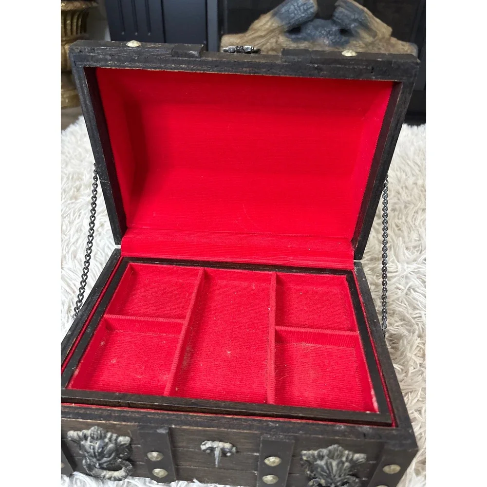 Vintage‎ Wooden Treasure Chest Jewelry Box Lion Head Hardware Red Velvet Lining